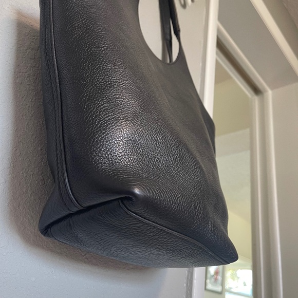 Lindquist Big Ama in Black - Picture 15 of 15